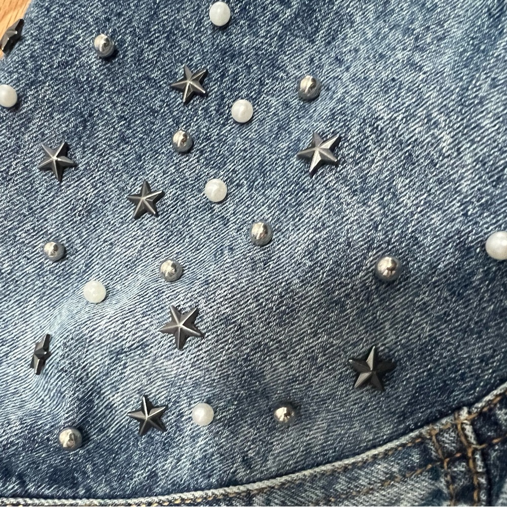 Gunmetal Star and Pearl Studded Denim Jacket 2x Boutique - Picture 15 of 16